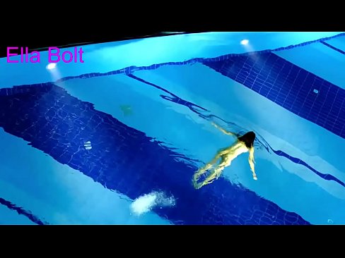 ❤️ 나는 보는 것을 멈출 수 없다, 젊은 금발이 ELLA BOLT 리조트 수영장에서 누드로 수영하다 적발 아름다운 포르노 포르노에서 ko.stroybassein.ru ❌️